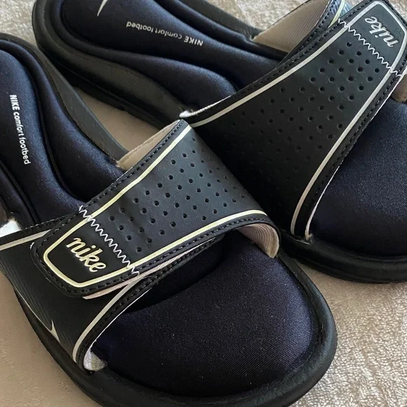 Nike Black and White Slide Sandals - Picture 10 of 13
